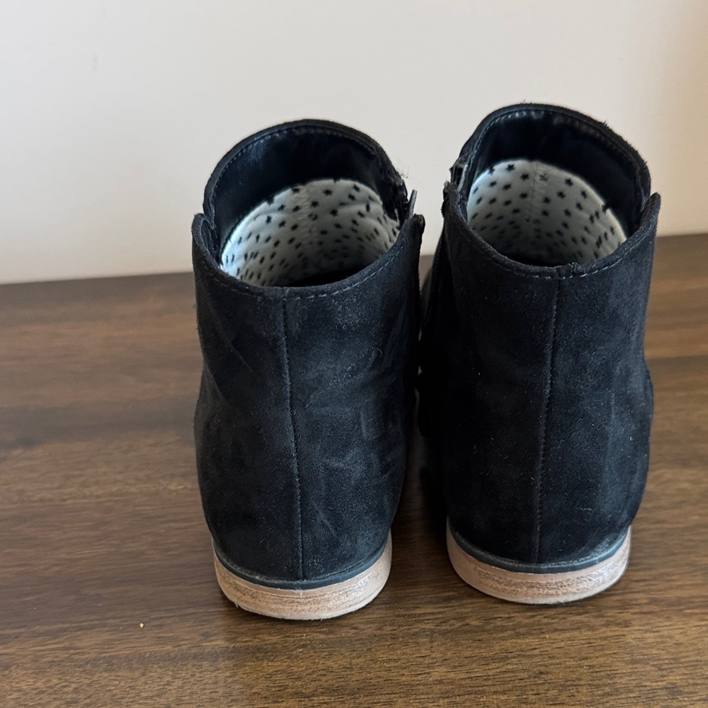 Cat & Jack Black Suede Ankle Boots - Picture 2 of 3